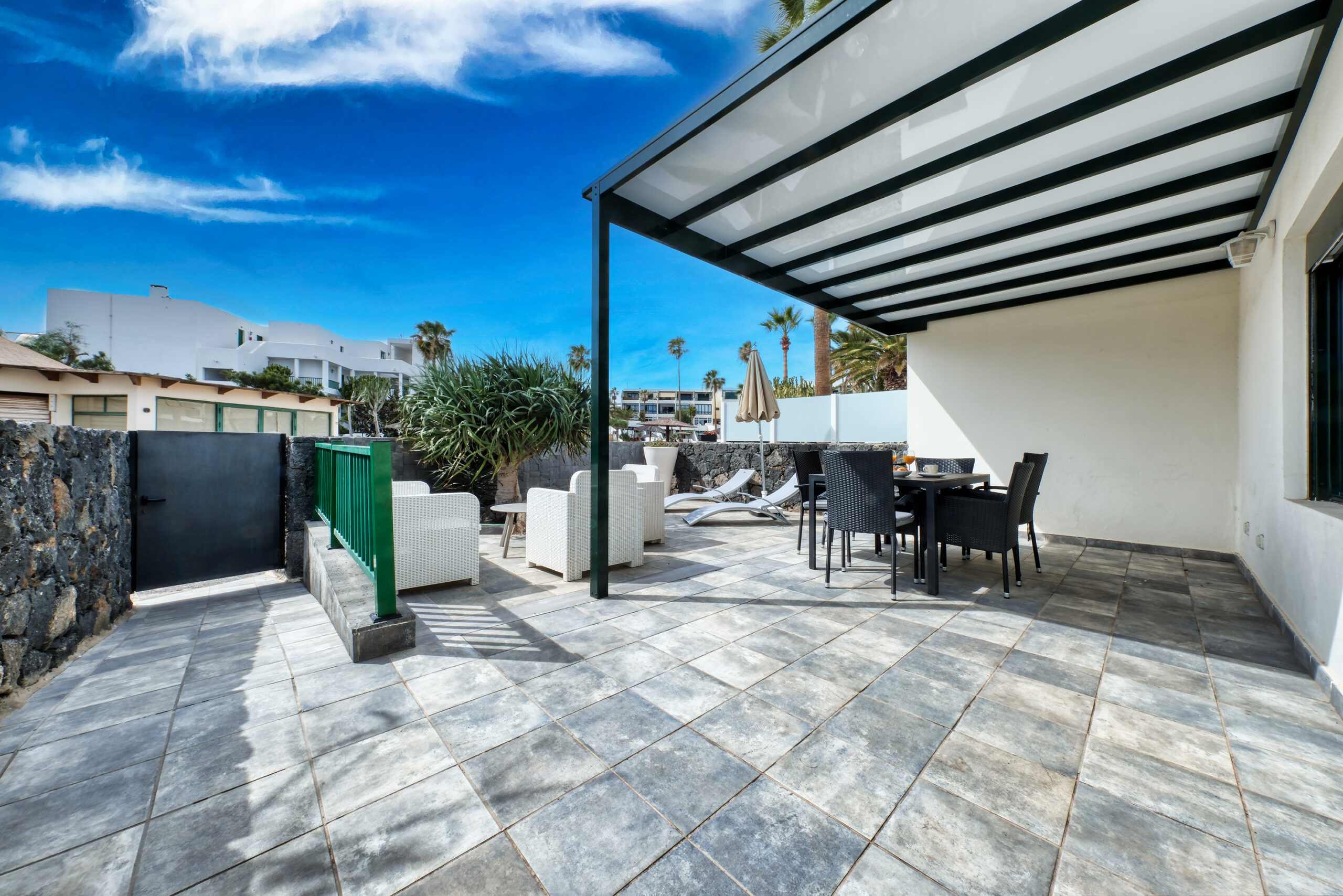 Luxury-Bungalow-En-Costa-Teguise-Apartamento-De-Lujo-En-Lanzarote (6)