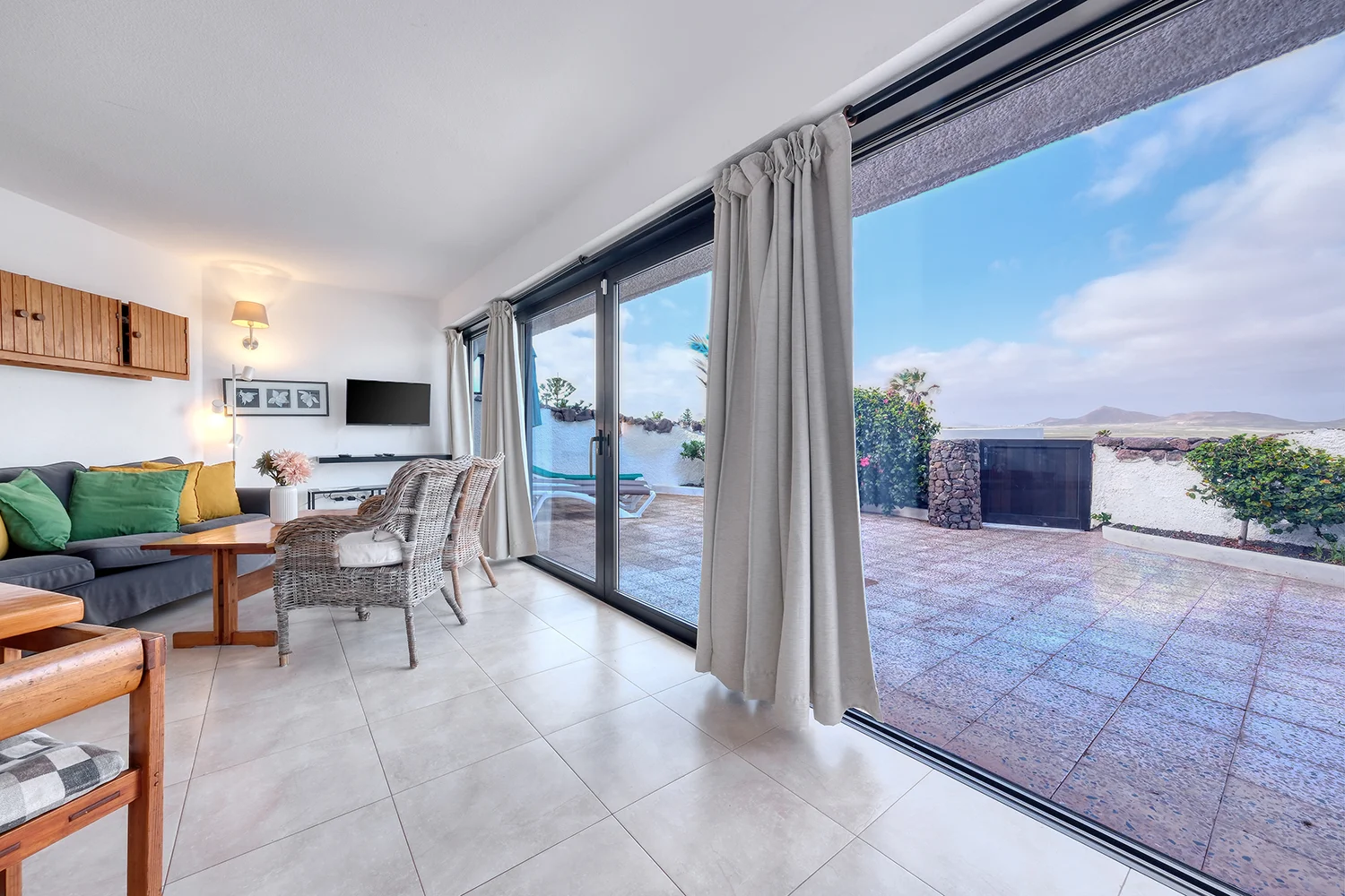 lanzarote-vacation-homes-bungalow-122-famara-mar-galeria-02