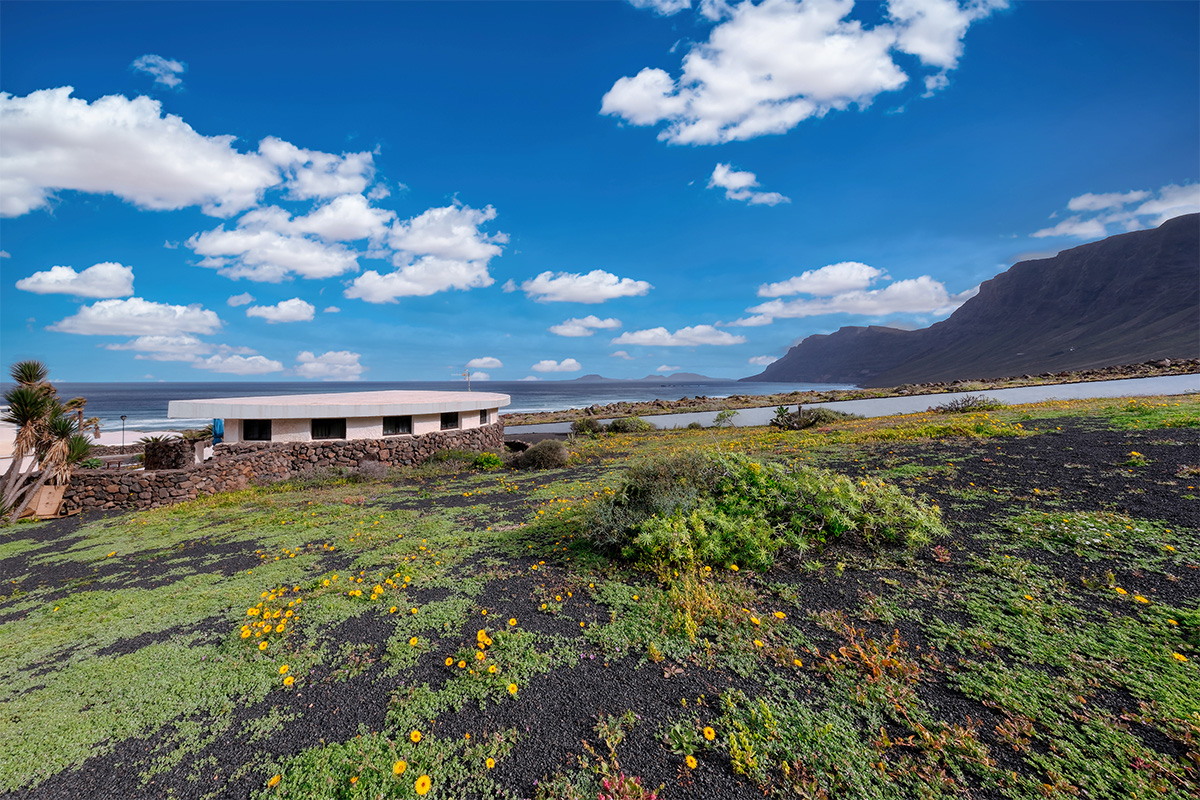 lanzarote-vacation-homes-bungalow-127-piscina-vista-mar