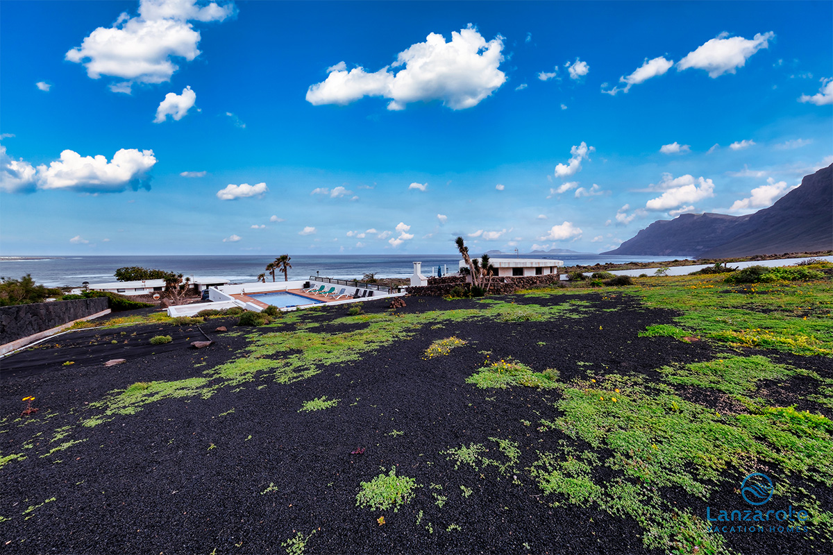 lanzarote-vacation-homes-bungalow-127-piscina-vista-mar
