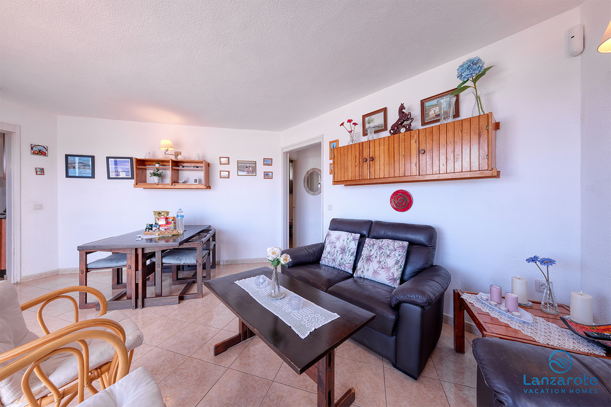 lanzarote-vacation-homes-bungalow-127-piscina-vista-mar