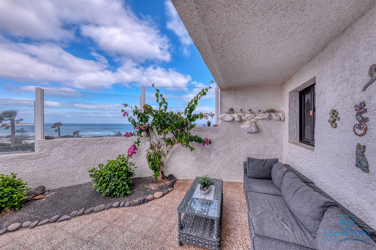 lanzarote-vacation-homes-bungalow-127-piscina-vista-mar