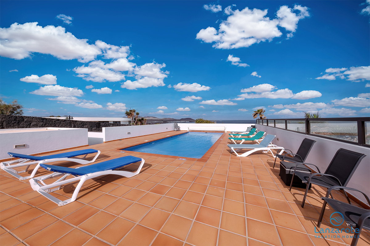lanzarote-vacation-homes-bungalow-127-piscina-vista-mar