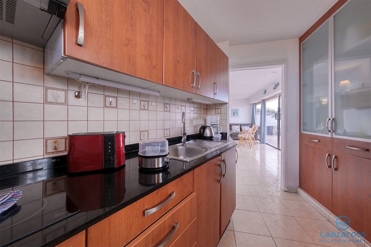 lanzarote-vacation-homes-bungalow-127-piscina-vista-mar