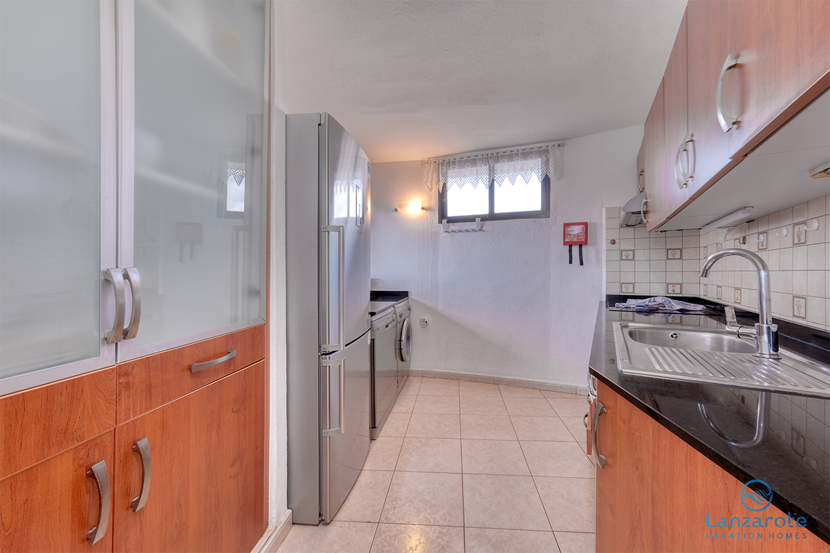 lanzarote-vacation-homes-bungalow-127-piscina-vista-mar