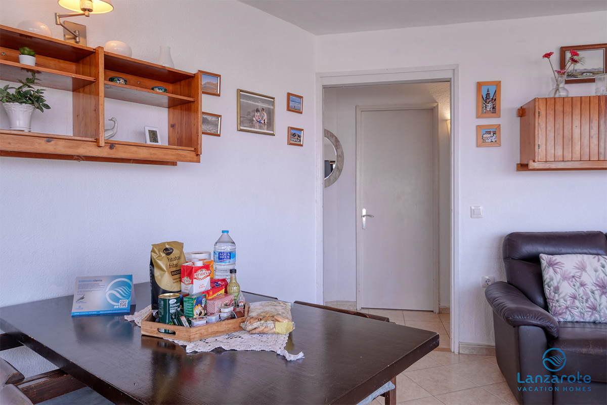 lanzarote-vacation-homes-bungalow-127-piscina-vista-mar