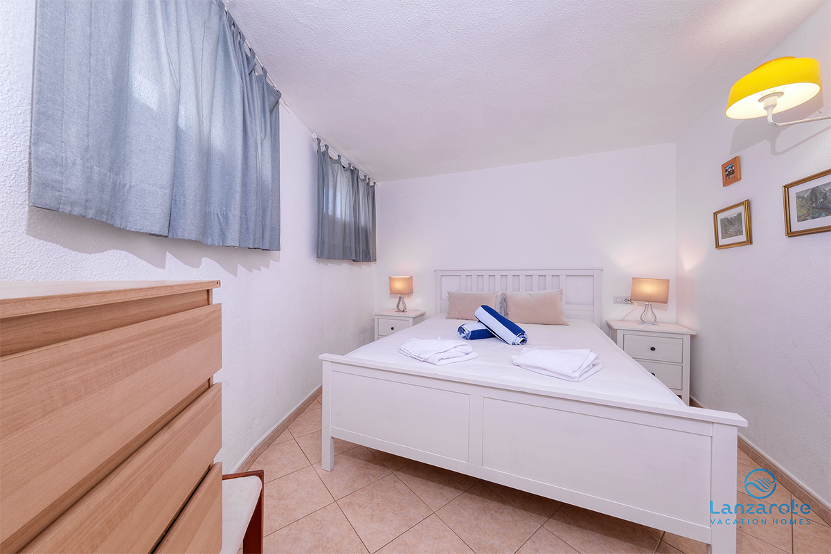 lanzarote-vacation-homes-bungalow-127-piscina-vista-mar