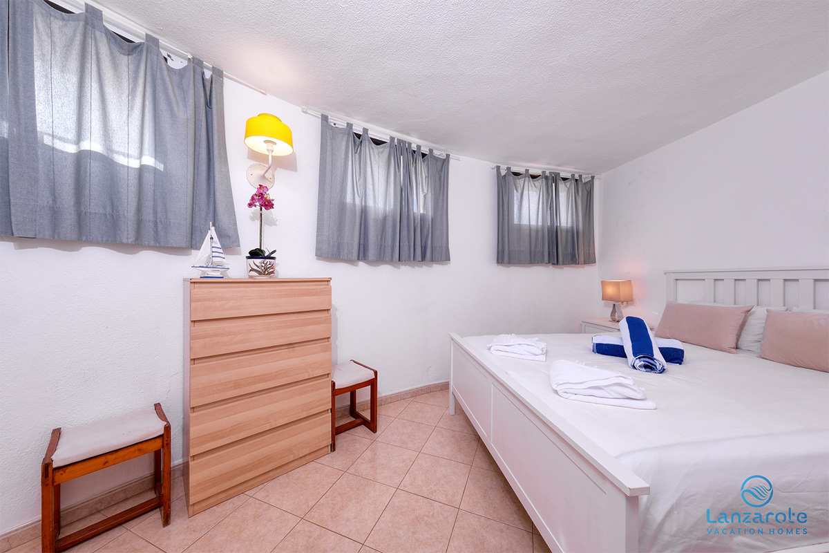 lanzarote-vacation-homes-bungalow-127-piscina-vista-mar