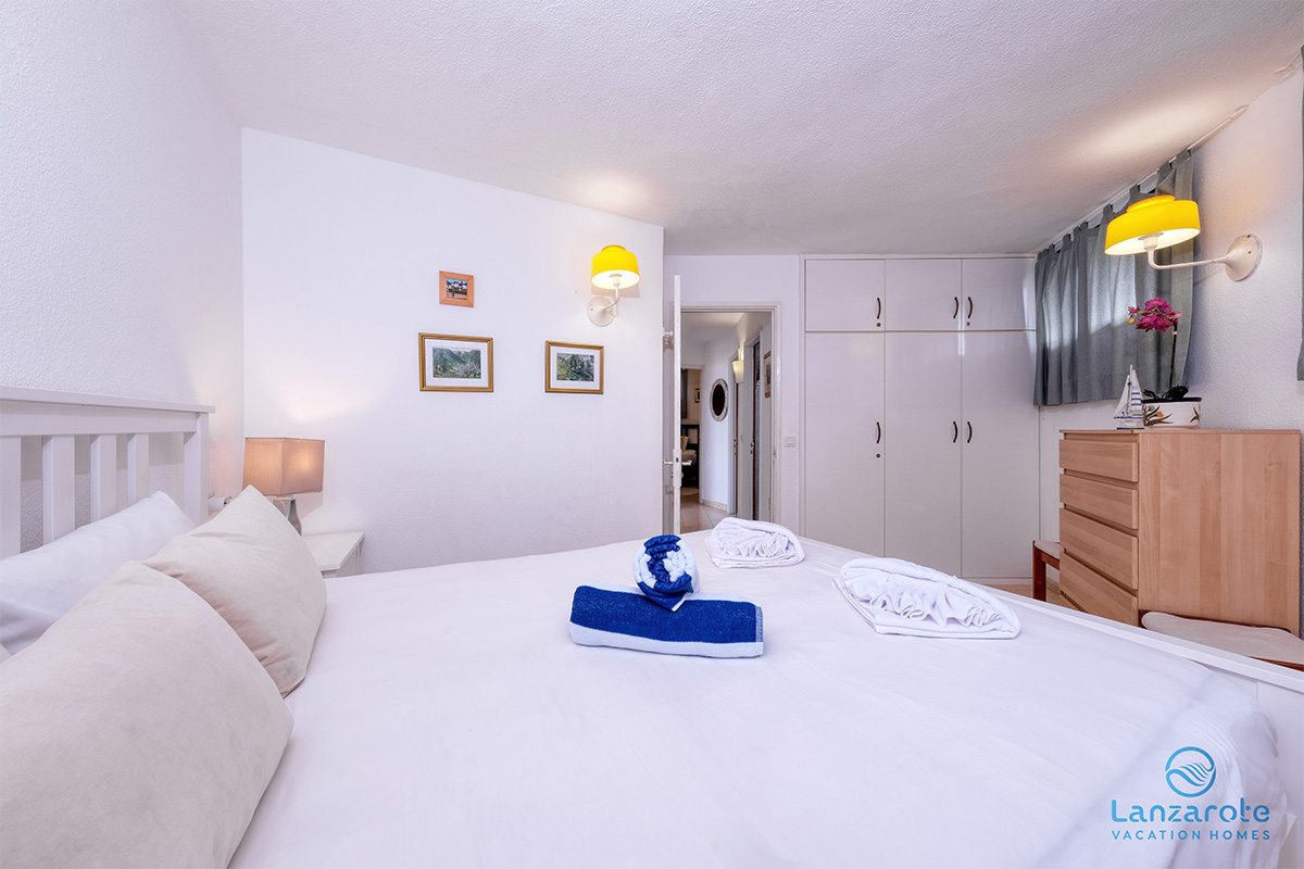 lanzarote-vacation-homes-bungalow-127-piscina-vista-mar