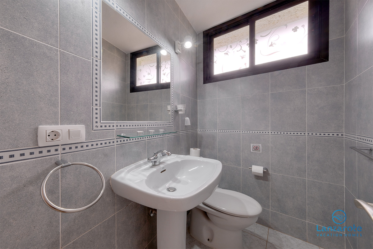 lanzarote-vacation-homes-bungalow-127-piscina-vista-mar