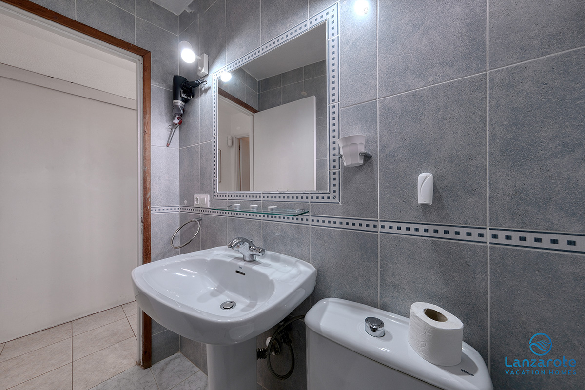 lanzarote-vacation-homes-bungalow-127-piscina-vista-mar