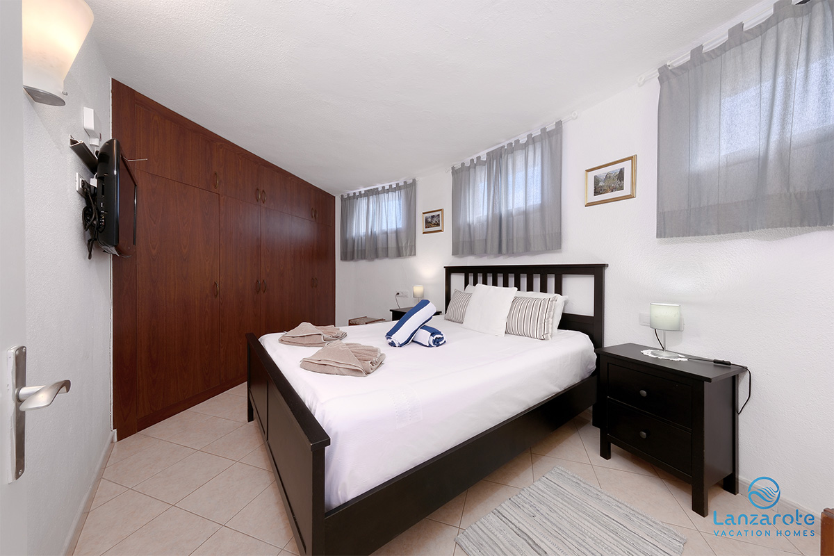 lanzarote-vacation-homes-bungalow-127-piscina-vista-mar