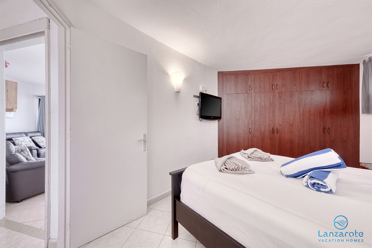 lanzarote-vacation-homes-bungalow-127-piscina-vista-mar
