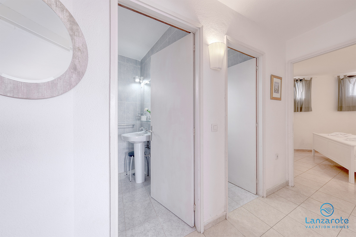 lanzarote-vacation-homes-bungalow-127-piscina-vista-mar