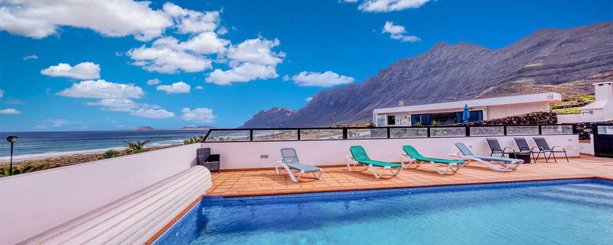 lanzarote-vacation-homes-bungalow-127-piscina-vista-mar