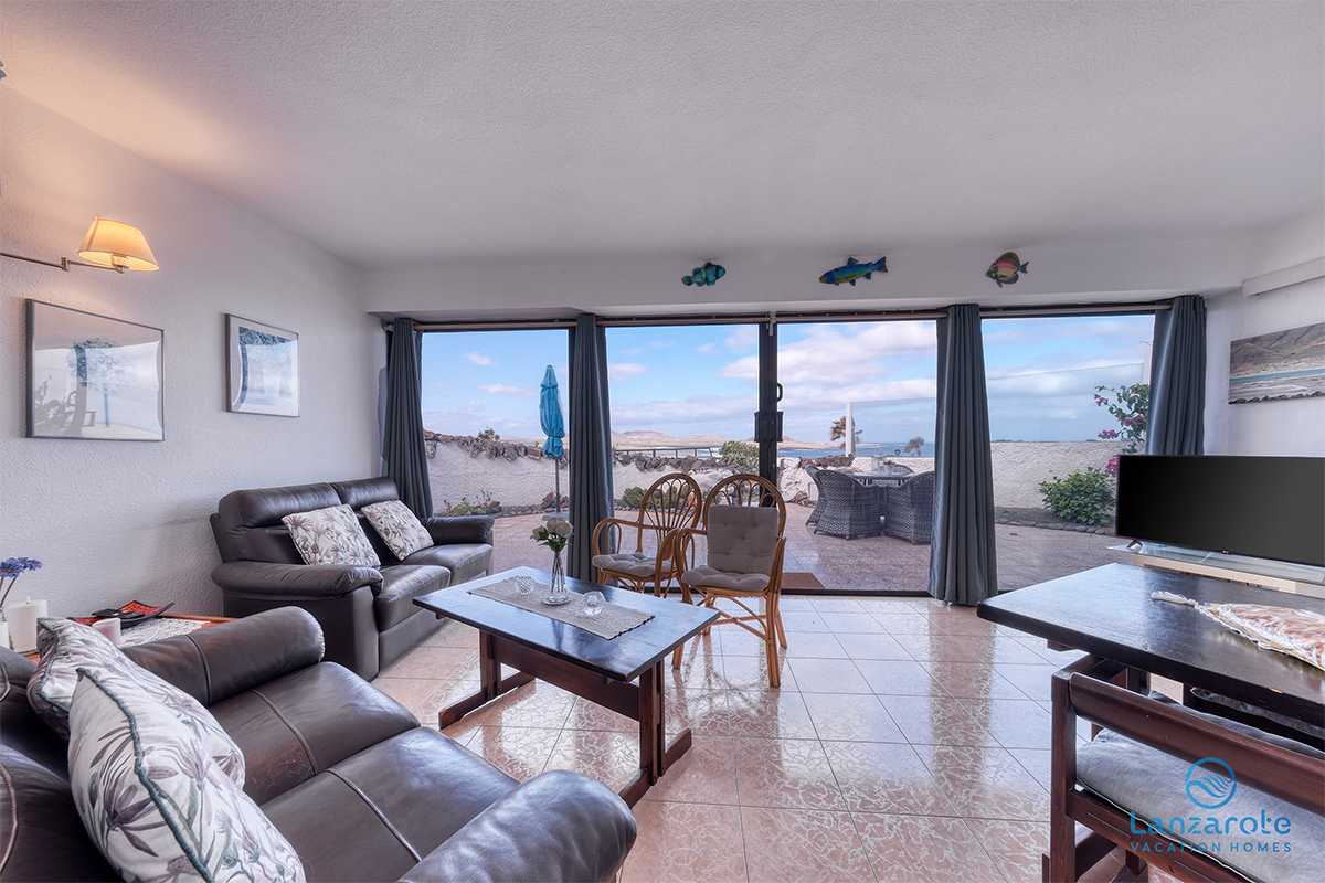 lanzarote-vacation-homes-bungalow-127-piscina-vista-mar