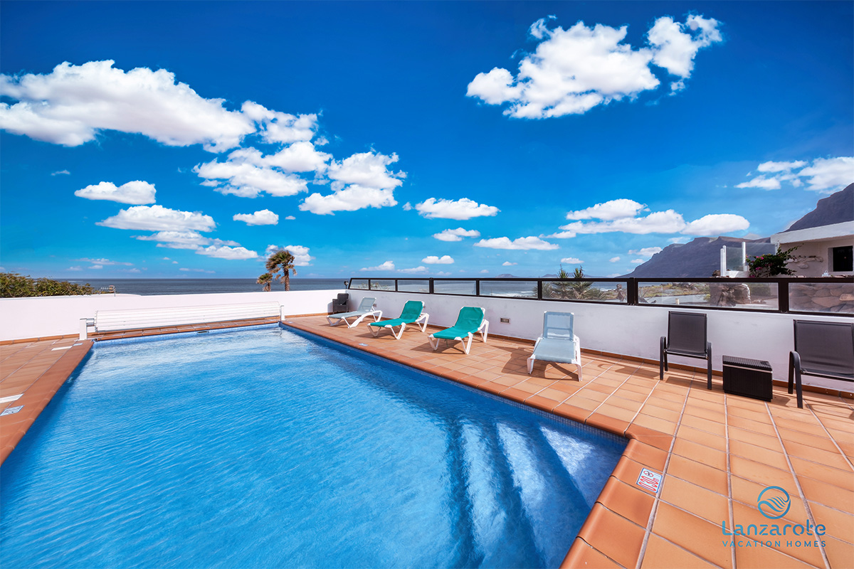lanzarote-vacation-homes-bungalow-127-piscina-vista-mar