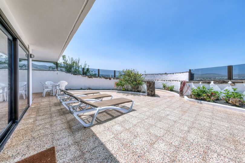 Terraza de Bungalow Famara 38- Olas del Risco